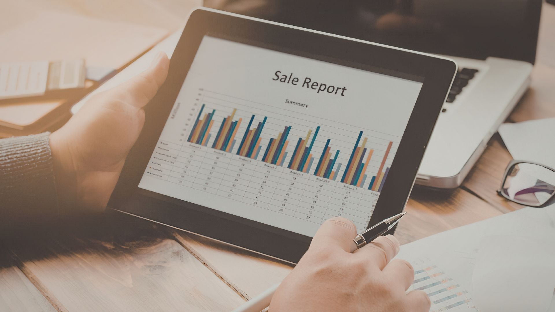 Dashboard Qlik per analisi vendite, acquisti e logistica nella distribuzione B2B